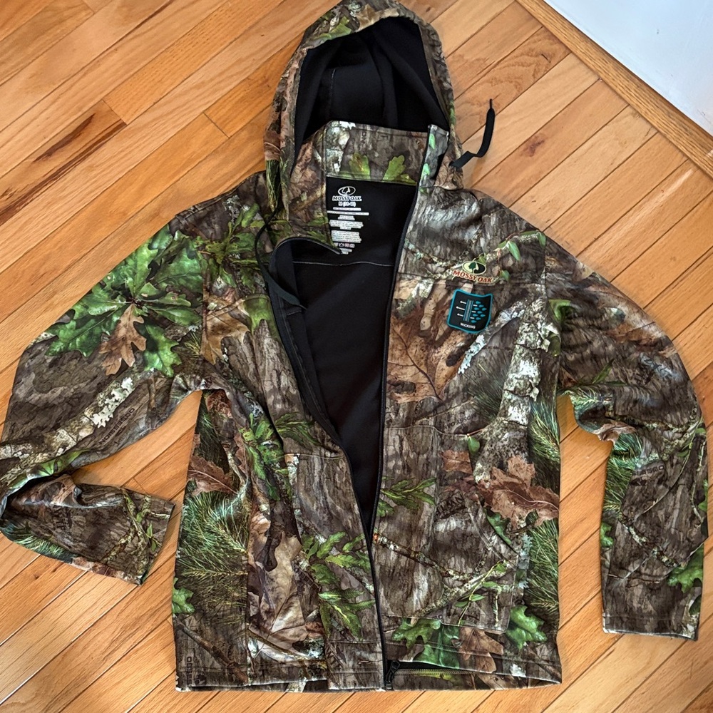 Mossy Oak Camouflage Hoodie in Brown & Green Leaf Print